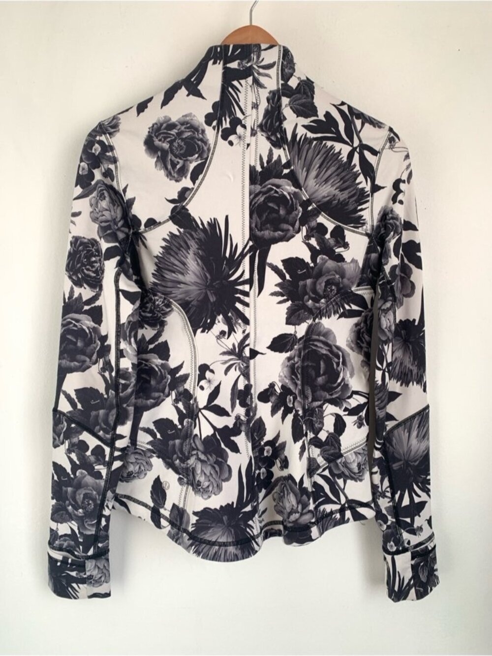 Lululemon Forme Jacket - Picture 9 of 10